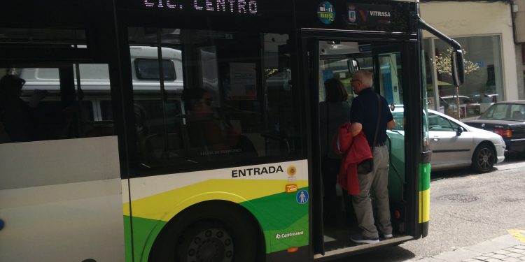 Los no censados en Vigo seguirán accediendo por ahora a los descuentos del Vitrasa