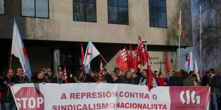 Un acordo absolve a dez acusados da cafetería do Meixoeiro e impón multas a outros tres