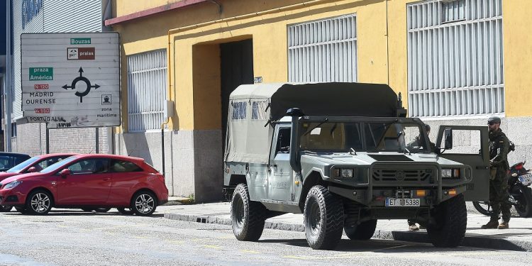 Once vehículos blindados y 80 militares custodian Vigo