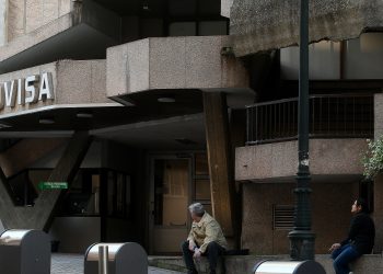 Jornada negra en los hospitales de Vigo: tres muertos y nuevo récord de contagios