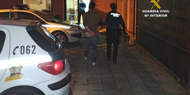 Ingresa en prisión por robos en comercios en Cangas