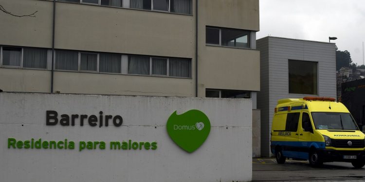 Residencias de mayores en Vigo piden ayuda tras el foco con una decena de positivos en Barreiro