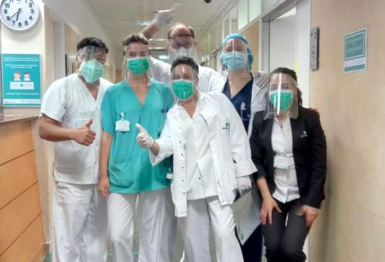 La plataforma EscudoCovid19 de Vigo reparte 9.700 elementos de protección sanitaria