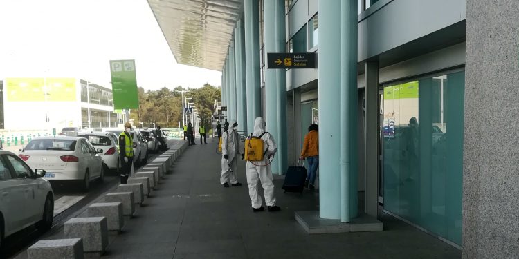 El Ejército realiza trabajos de desinfección en Peinador