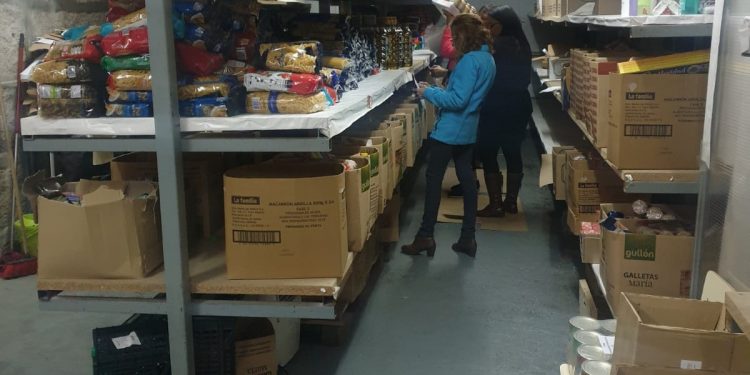 SOS Porriño reparte 3.000 quilos de alimentos para axudar a 160 familias