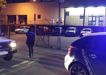 Un hombre sufre heridas graves tras caer de un árbol en Redondela