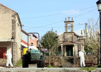 Dúas adegas de Arbo prestan maquinaria e persoal ao Concello para desinfectar a vila