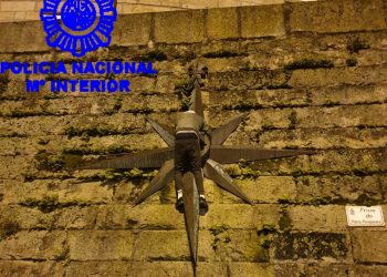 Detenido un joven en Vigo tras quedarse colgado de un muro cuando huía de la policía