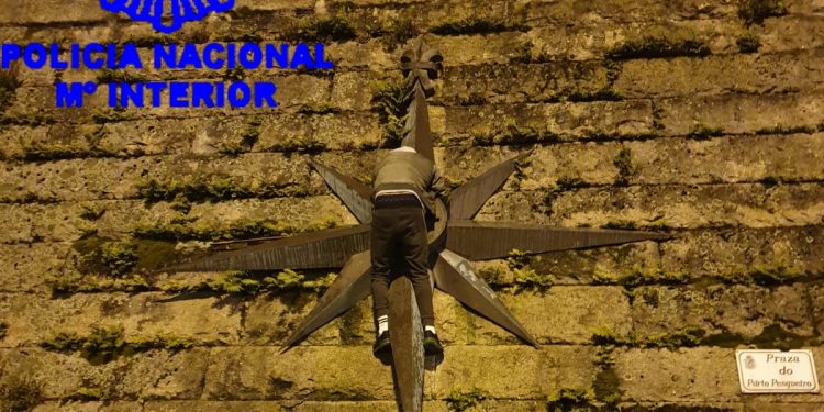 Detenido un joven en Vigo tras quedarse colgado de un muro cuando huía de la policía
