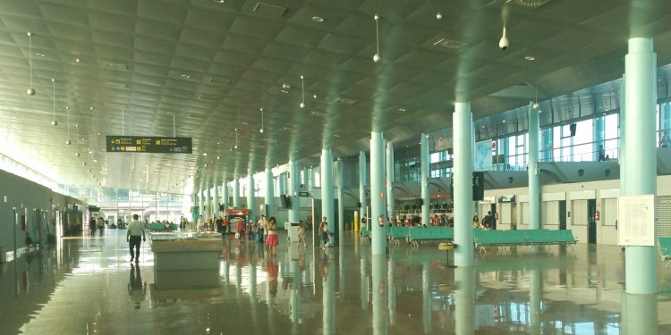 El aeropuerto de Vigo volvió a perder tráfico en febrero