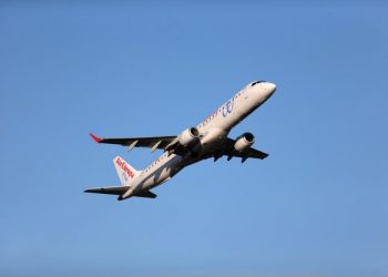 Iberia y Air Europa ‘tiran’ los precios de los vuelos entre Vigo y Madrid por el coronavirus