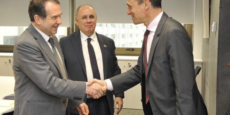 Caballero y Duque acuerdan que los ayuntamientos sean «correa de transmisión» de la ciencia