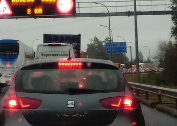 Un accidente y una avería en la AP9 colapsan la entrada a Vigo