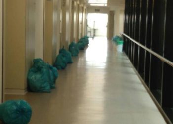 O servizo de limpeza do Álvaro Cunqueiro, “ao borde do colapso” tras seis contaxios de traballadores