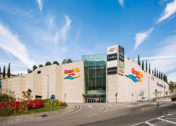 Gran Vía de Vigo reduce su actividad a comercios minoristas