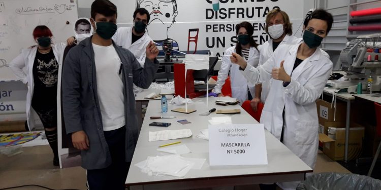 O colexio Hogar de Vigo fabrica en tempo récord máis de 5.000 máscaras sanitarias