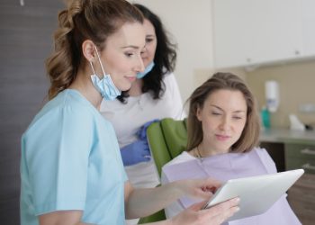 O Cunqueiro repartirá tablets entre os pacientes con coronavirus para promover videoconferencias