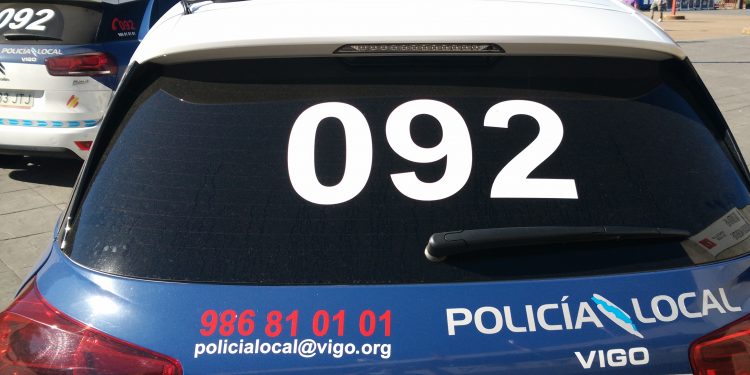 Rescatan a un hombre que se cayó al patio de luces de un hostal de Vigo