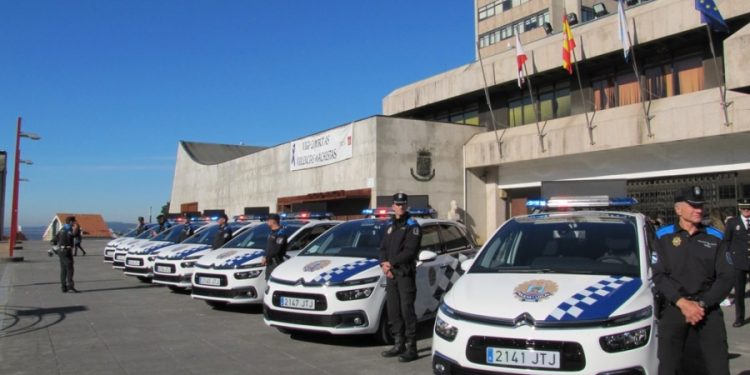 Una persecución por Vigo se salda con un detenido por robo y un coche patrulla embestido