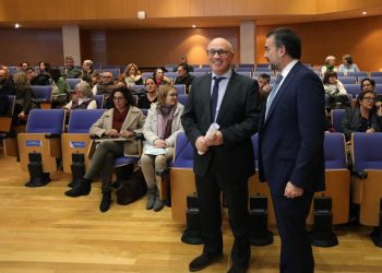 El Colegio de Médicos tilda de “improcedente” el relevo de la jefa de Cirugía Plástica por sus críticas