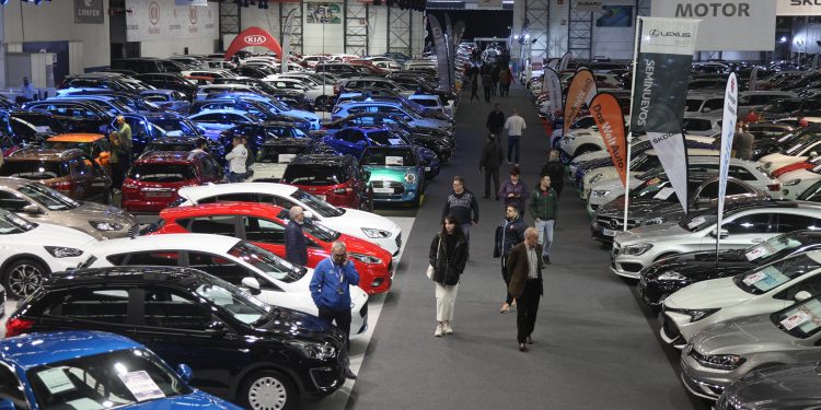 El Salón MotorOcasión abre en el Ifevi con “normalidad” y registra sus primeras ventas