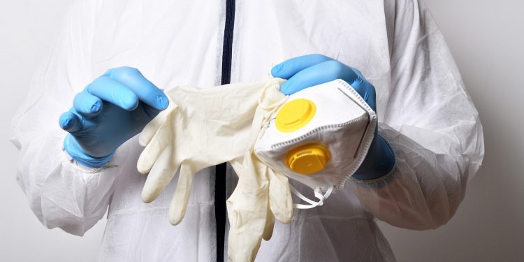 Kit de supervivencia frente al coronavirus (IV): cómo quitarse los guantes