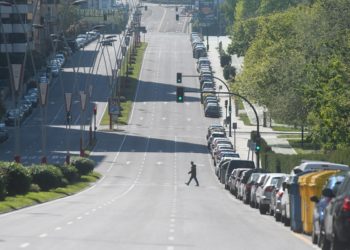 La Policía denuncia a dos jóvenes por discutir en una calle de Vigo y a otros cuatro por reunirse en un parque