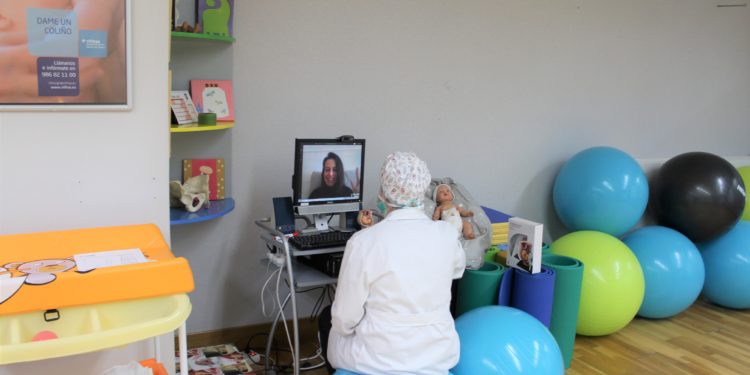 El Hospital Vithas Fátima de Vigo pone en marcha clases telemáticas de preparación al parto