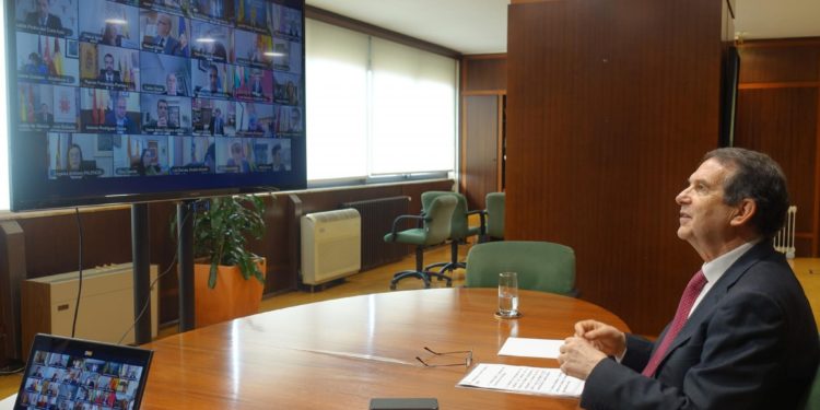 Caballero y Sánchez pactan la labor «central» de los ayuntamientos en la «desescalada»