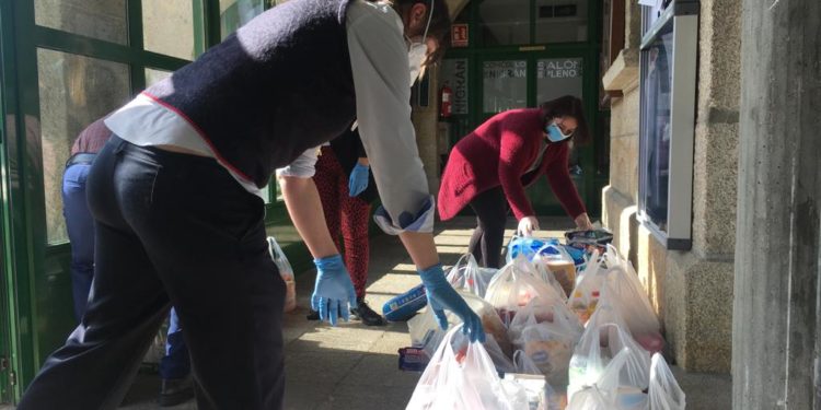 Unha doante anónima permite repartir produtos cárnicos a 55 familias vulnerables en Nigrán