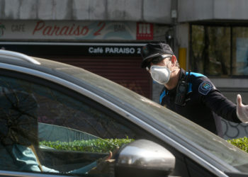 Un vigués pide someterse a la prueba del Covid-19 tras ser visto por la policía a 4 kilómetros de su casa