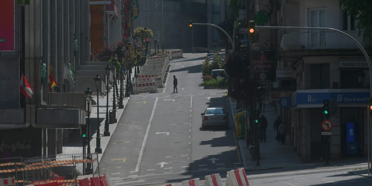 Los hospitales de Vigo rompen su tendencia a la baja de ingresos por coronavirus