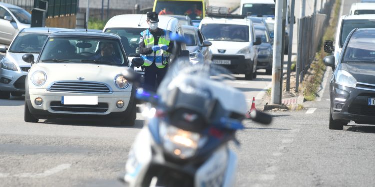 Denunciada en Vigo una persona por ir a comprar cervezas a una tienda 24 horas