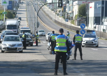 La Policía Local actúa en una peluquería canina y un bar de Vigo que ejercían actividad