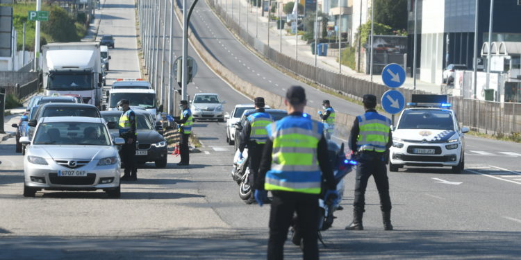 La Policía Local actúa en una peluquería canina y un bar de Vigo que ejercían actividad