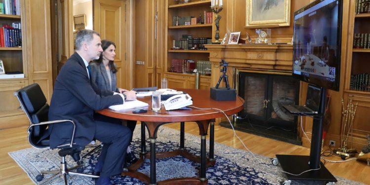 Los reyes contactan con el Álvaro Cunqueiro para interesarse por el estado de los pacientes