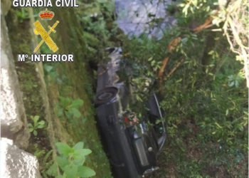 Investigan a un vecino de Redondela por simular el robo de su coche tras caerse por un puente