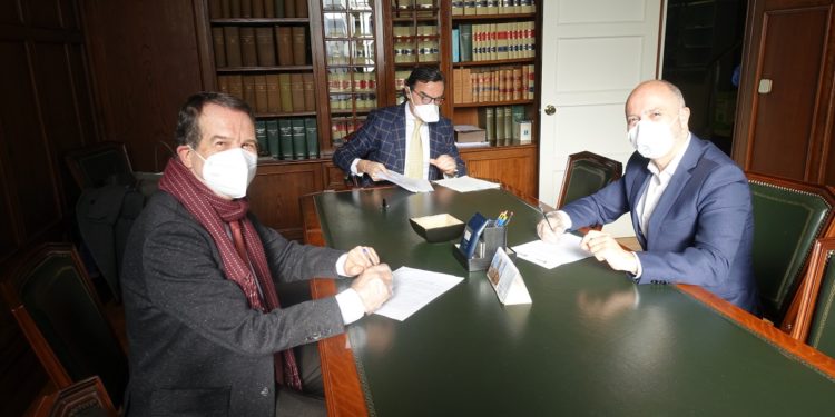 Concello e Zona Franca rubrican a compravenda do antigo Reitorado por 5,6 millóns