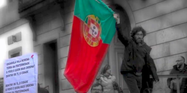 Vigo interpreta su «Grândola Vila Morena 3.0» en este 25 de abril