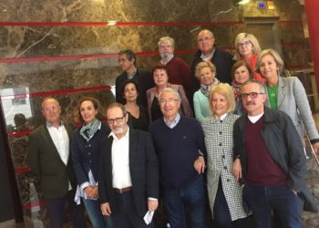 Una ONG reúne a 50 profesores para dar clases a niños de Vigo sin recursos