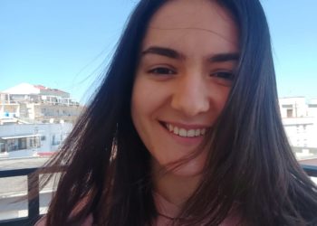 Una joven de Mos, atrapada en Cerdeña: “Aquí la gente cumple, no ves a nadie por la calle”