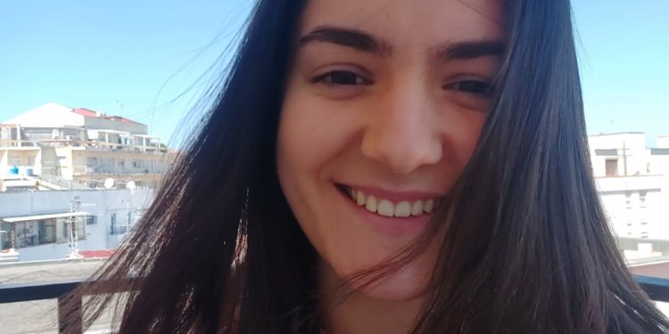 Una joven de Mos, atrapada en Cerdeña: “Aquí la gente cumple, no ves a nadie por la calle”