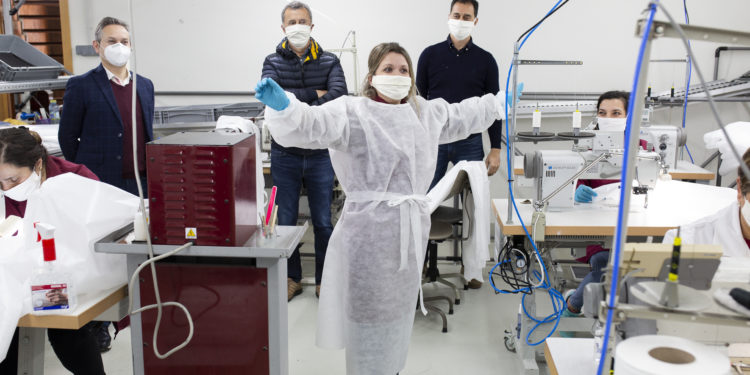 Mil batas solidarias para proteger a los profesionales sanitarios del coronavirus