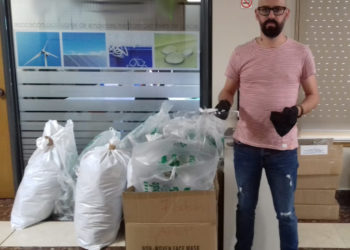 Las peluquerías y centros de estética de Vigo reciben mascarillas lavables y pantallas de protección