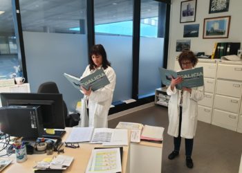 Exemplares para pacientes, acompañantes e persoal do Cunqueiro co gallo do Día do Libro