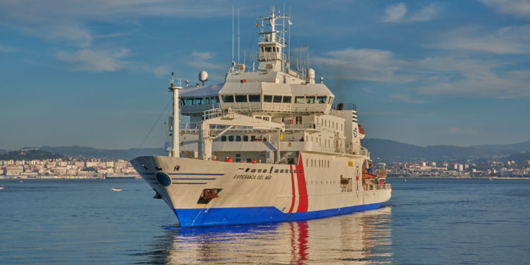 El buque hospital «Esperanza del Mar» parte de Vigo para apoyar a la flota pesquera