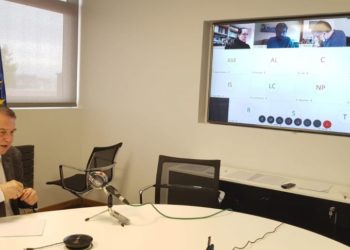 Caballero alerta de que bancos de Vigo intentan colocar sus productos con las ayudas del Gobierno