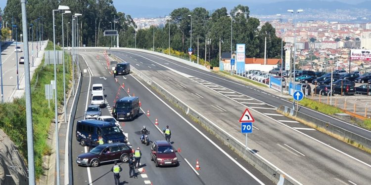 La Policía Nacional intensifica los controles en los accesos de Vigo y Redondela