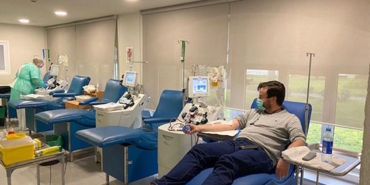 Pacientes que venceron o Covid-19 inician en Vigo a doazón de plasma para loitar contra o virus