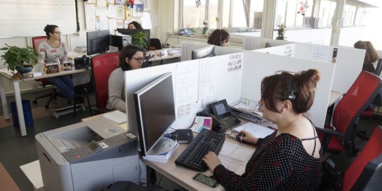 Vigo terá activo o teléfono 010 e catro traballadoras sociais de garda toda a Semana Santa